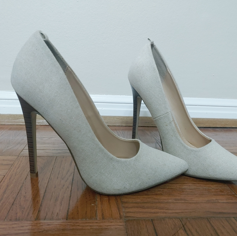Pointed toe heels